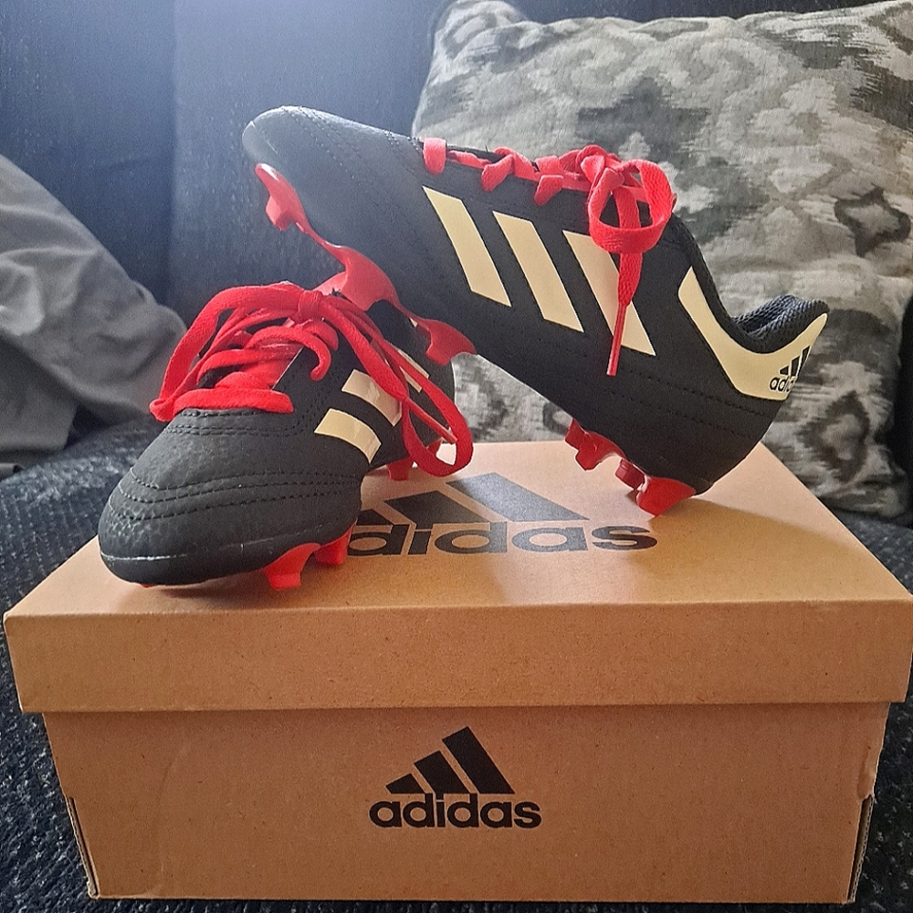 Adidas soccer cleats size 10.5c